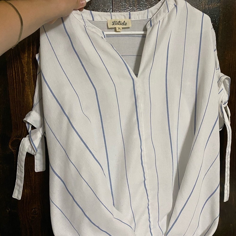 Worn twice Listicle high low top!